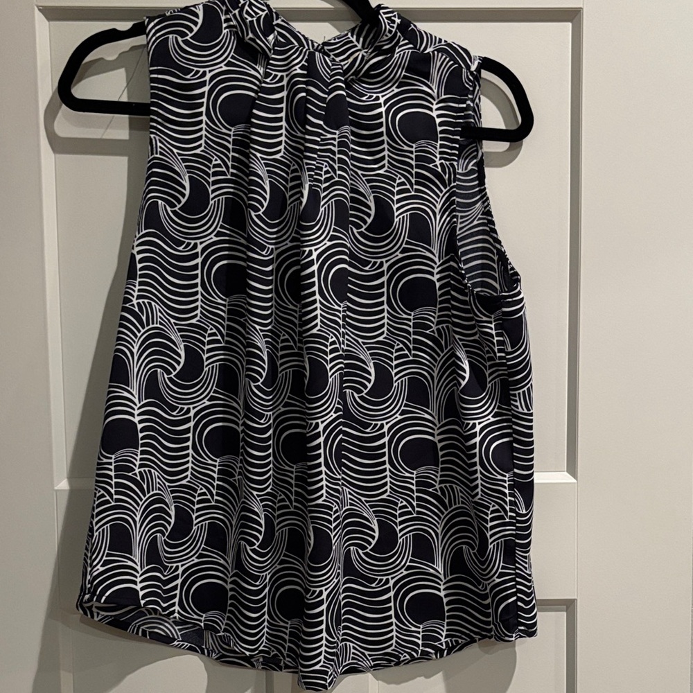 Elie Tahari Black & White Sleeveless Twist-Neck Geometric Print Top